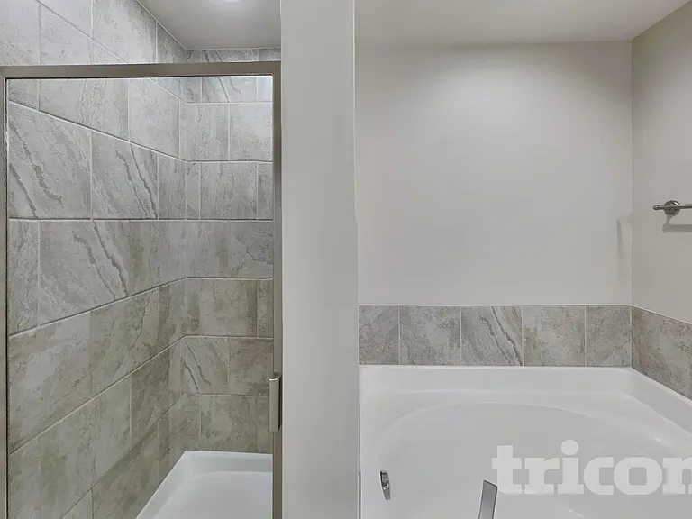 305 Woodfern Ct — Photo 11