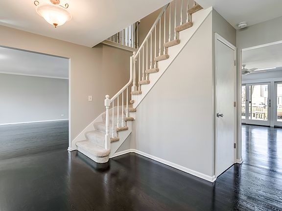 4th image of 2680 Greenwood Ave