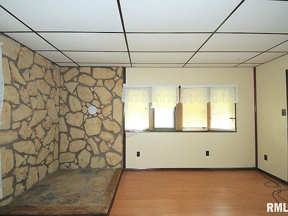 5th image of 104 N Poplar St