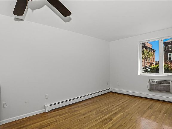 4th image of 2011 Colonial Ave