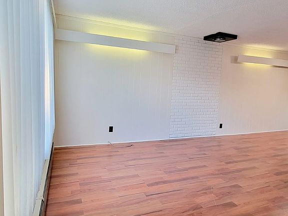 3rd image of 1522 Mahan Ave