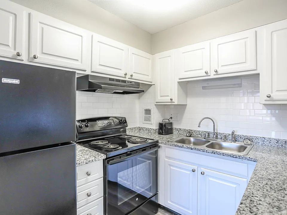 22 Lakeview Gdns #616