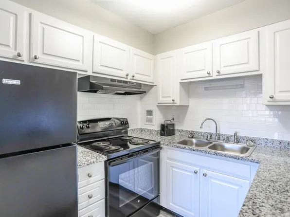 24 Lakeview Gdns #205, Natick, MA 01760