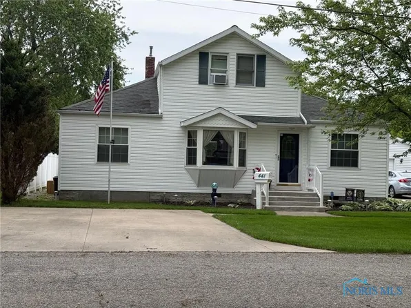 441 S Pine St, Deshler, OH 43516