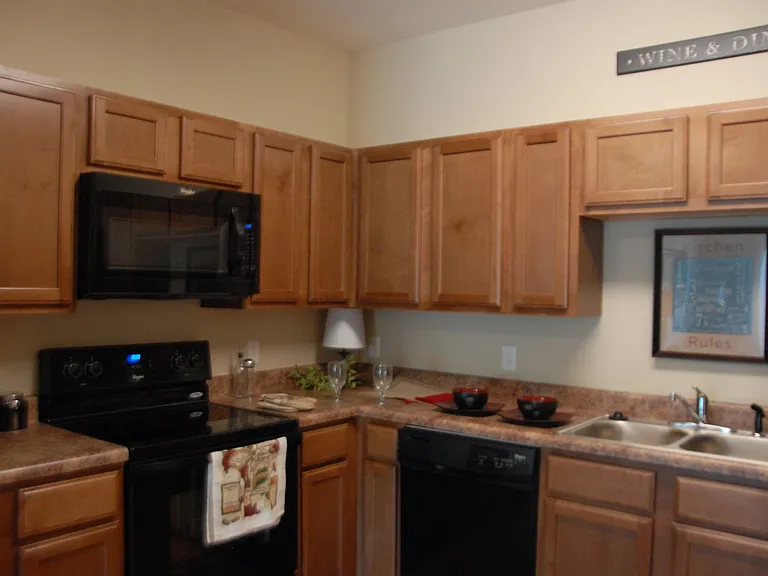 404 N Cattleman Dr — Photo 2
