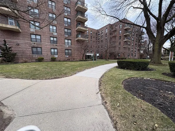 22424 Union Turnpike #4A, Oakland Gardens, NY 11364