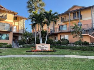 1165 Clam Ct APT 7, Naples, FL 34102