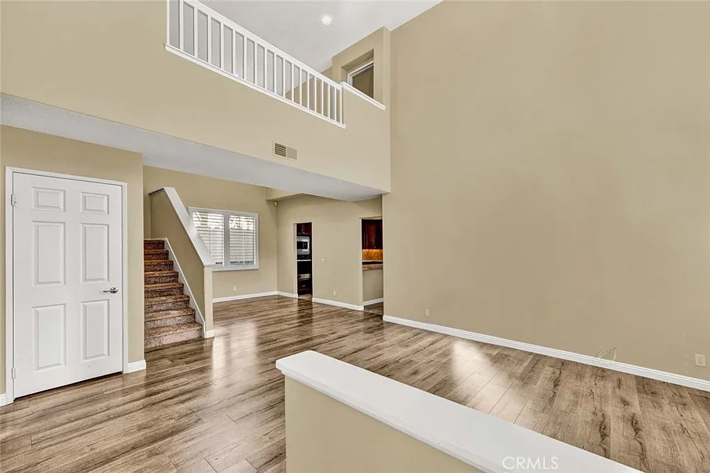 4 bed, 2.5 bath, 2032 sqft, $5,000 — Photo 4