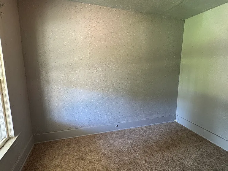 703 Ashwood Ave — Photo 5