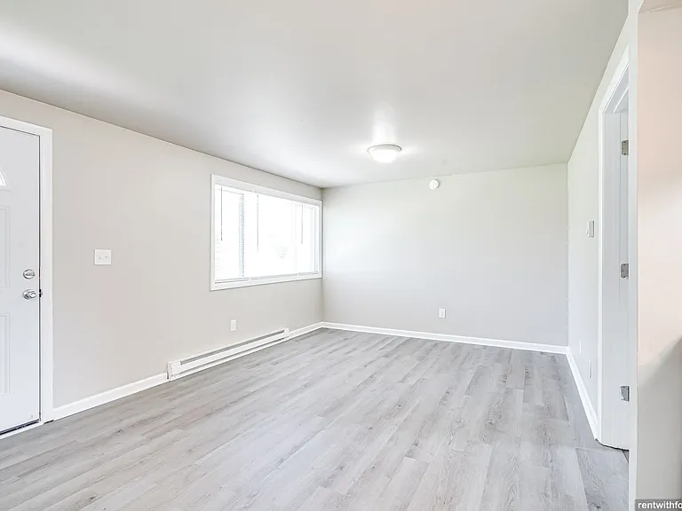 1031 Hunt Ave — Photo 3