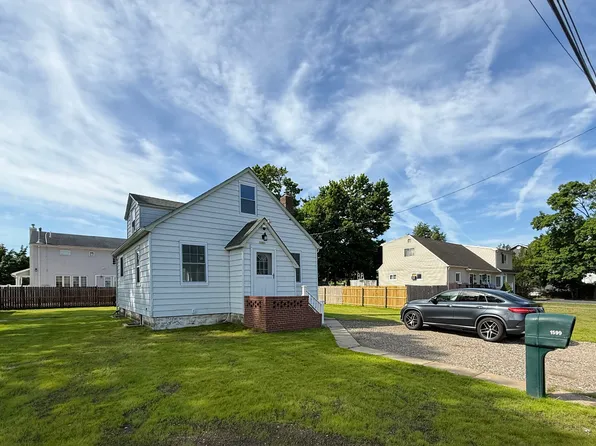 1599 3rd St, West Babylon, NY 11704