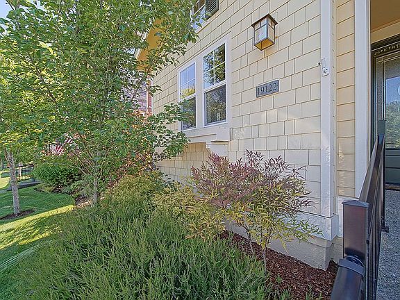 3rd image of 19122 Trilogy Pkwy E
