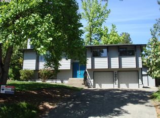 2372 NW Esquire Dr, Roseburg, OR 97471