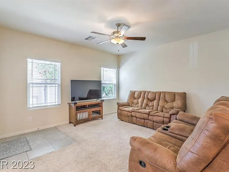 7431 Sunray Point St — Photo 15