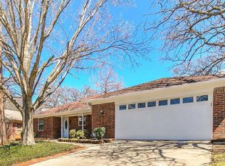 2916 Spring Oaks Ct, Bedford, TX 76021