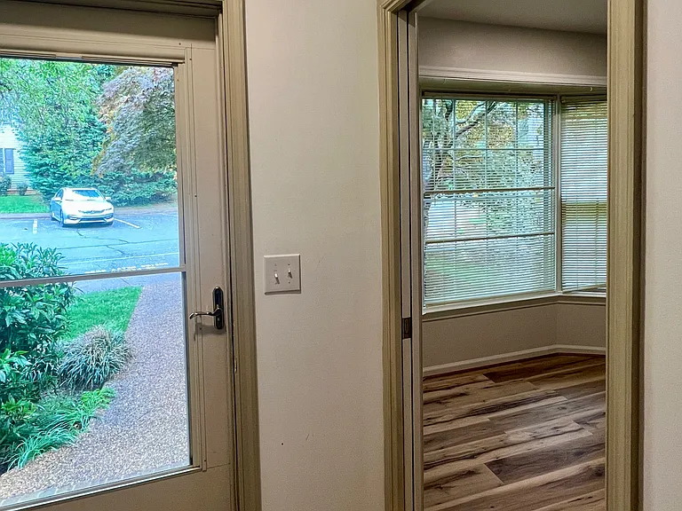 1000 Huntwood Ln — Photo 6