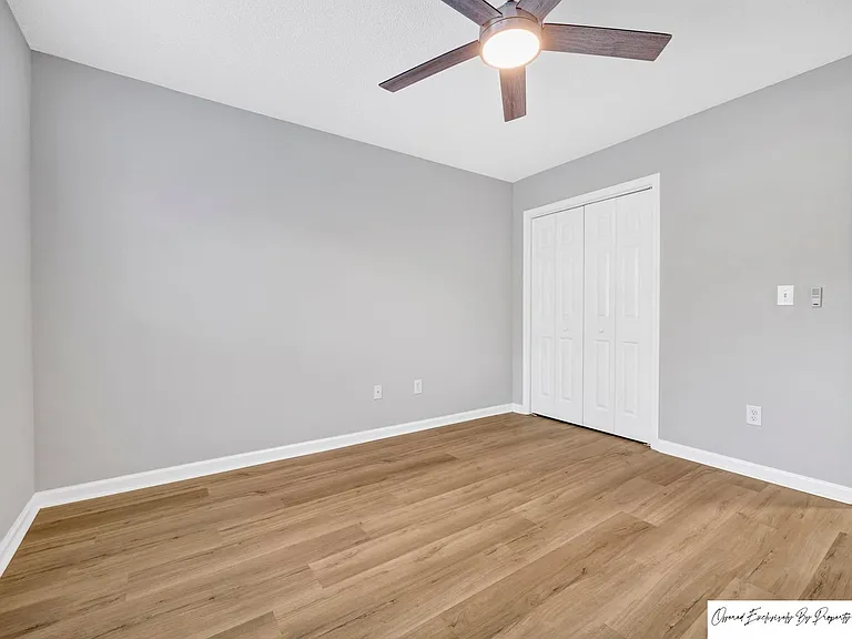 94 Currant Ln — Photo 20