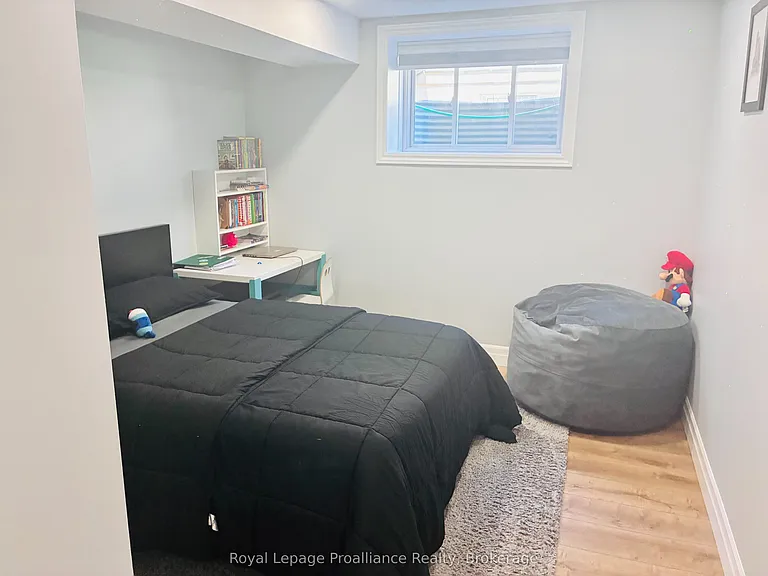 48 Mercedes Dr — Photo 32
