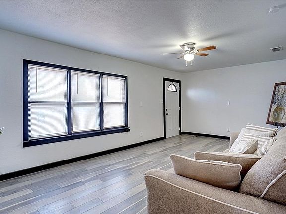 4th image of 1305 SE 4th Ave