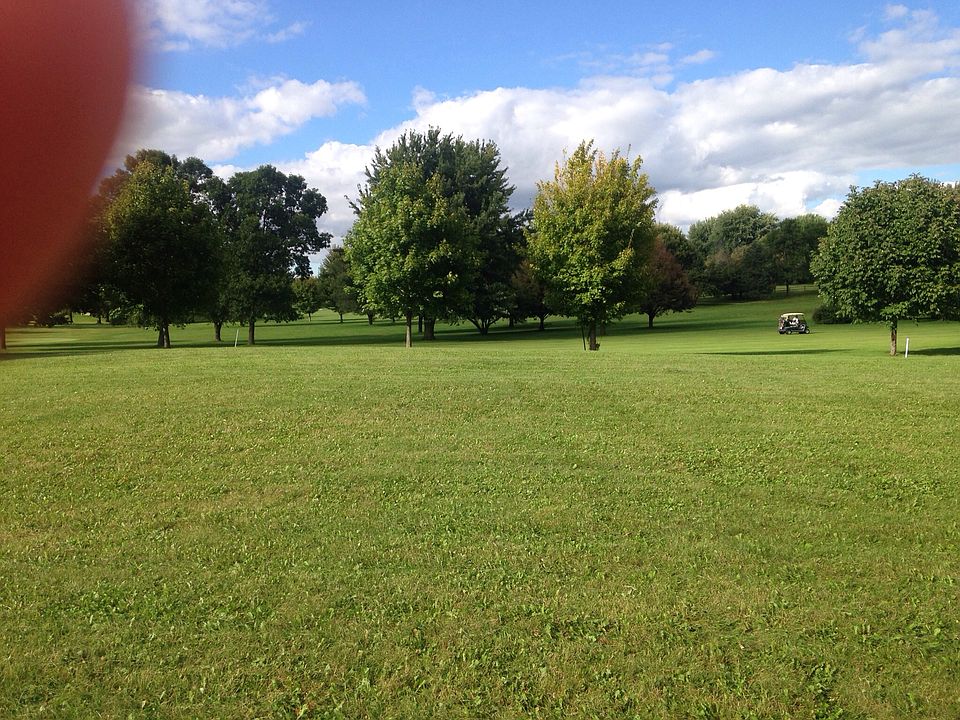 2nd image of Gossfeld Ln