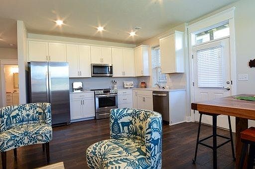 1st image of 10433 S 132nd St #102