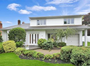 10 Guild Ct, Plainview, NY 11803