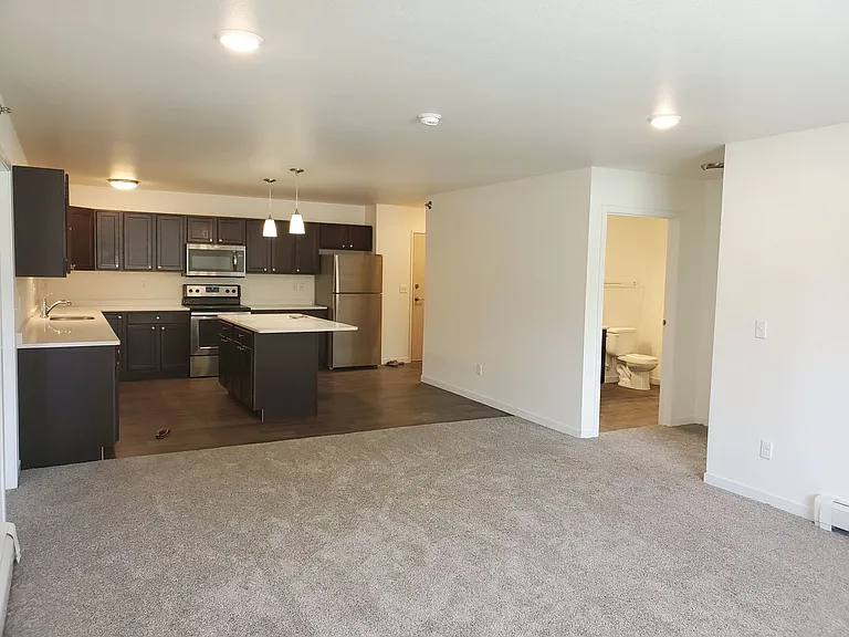 899 Barrett St N — Photo 51