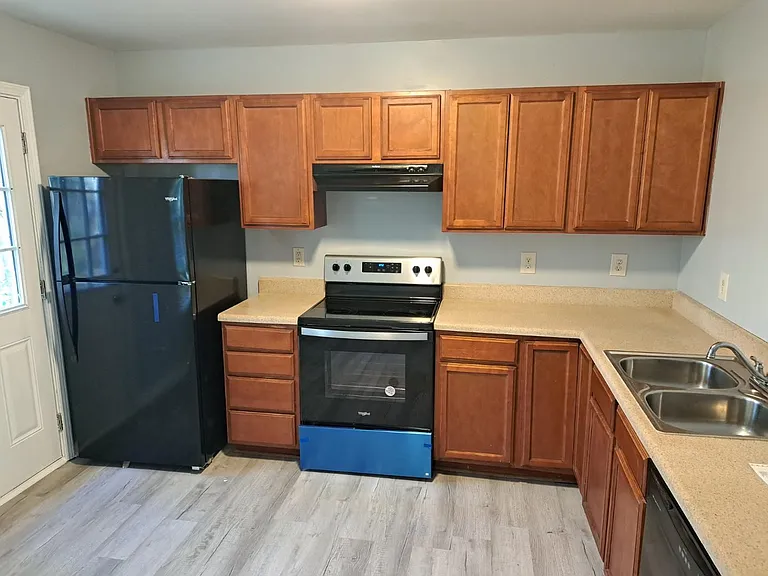 4220 Kaplan Dr — Photo 2