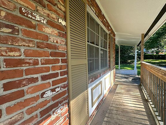 3rd image of 2405 Almond Dr