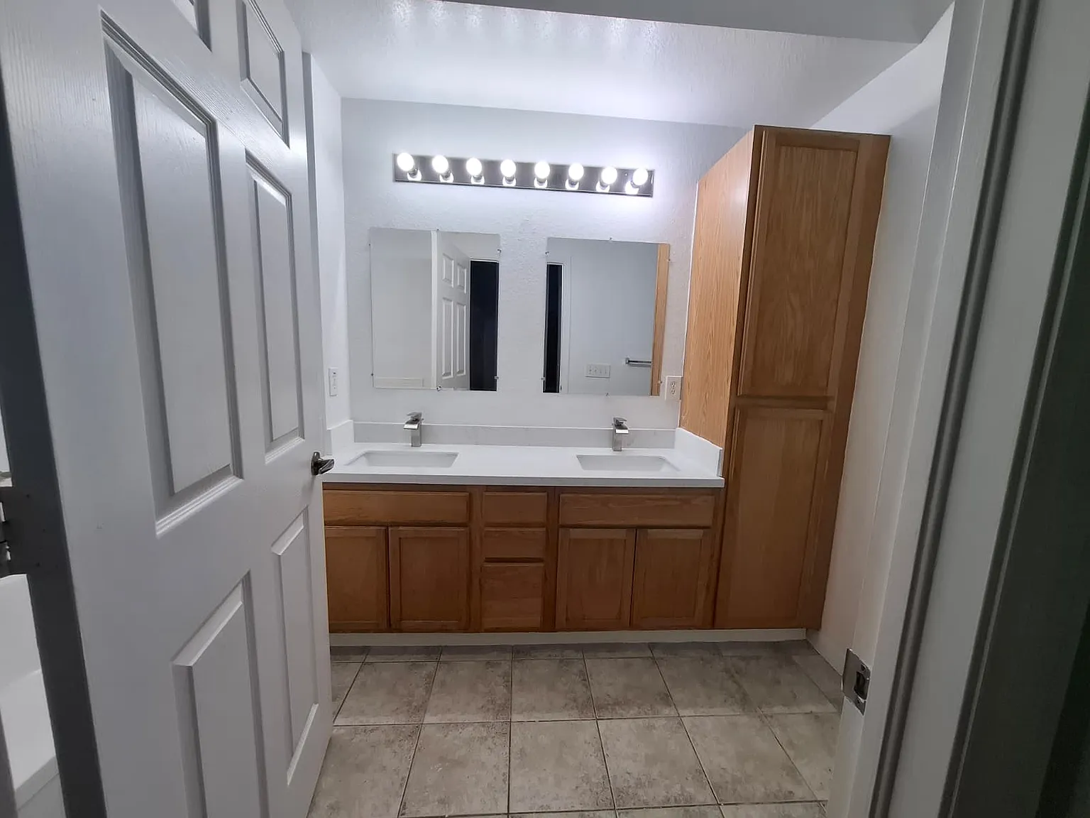 2 bed, 1250 sqft, $1,799 — Photo 4