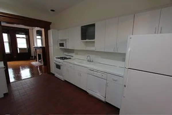 Rented by Robyn Lee, LREB | media 25