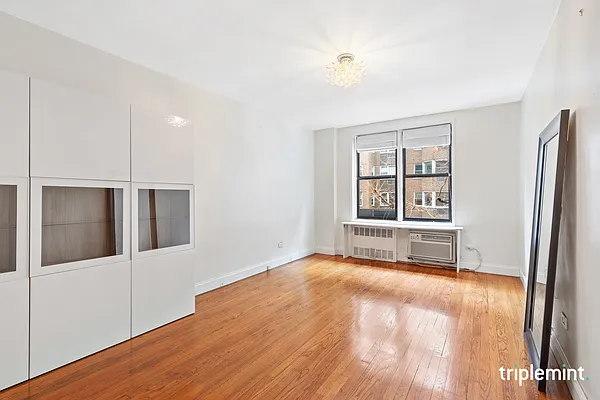 Sold by Triplemint | media 5