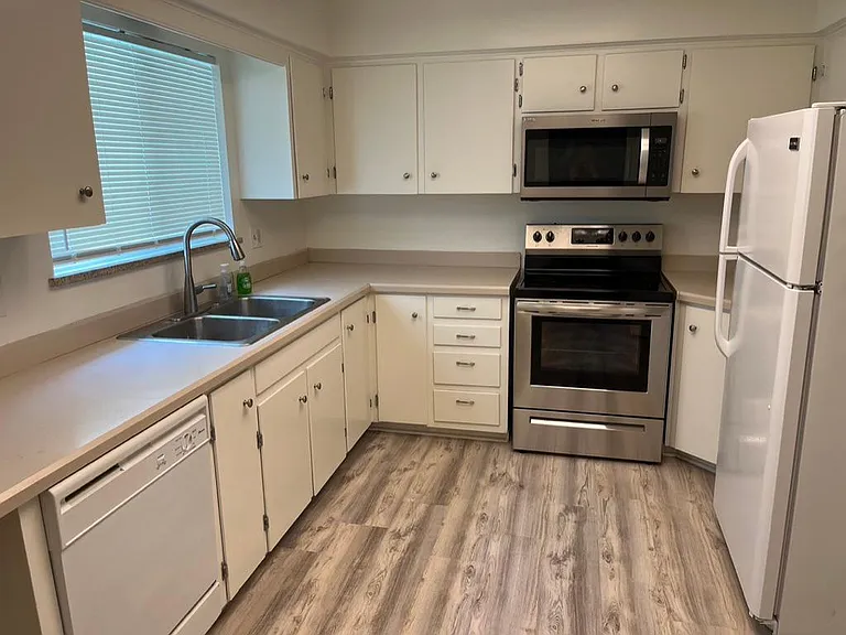 2910 Teller St — Photo 1