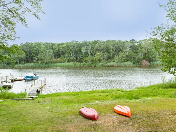 https://photos.zillowstatic.com/fp/b4635aa152ab96e0b7f2ef66ea037f49-p_e.webp