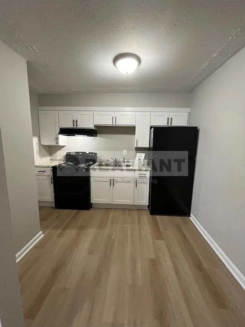 2 bed, 1.0 bath, $850 — Photo 1