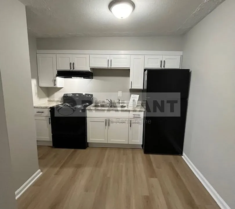 32 Mary St #5