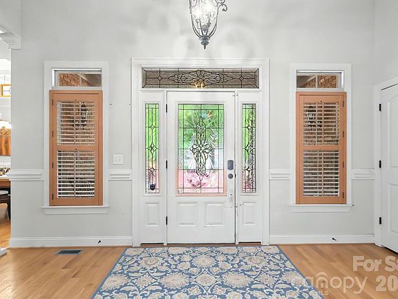 4th image of 225 Highland Forest Dr