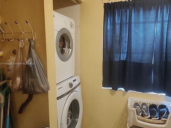 4th image of 4341 SW 70th Ter #434