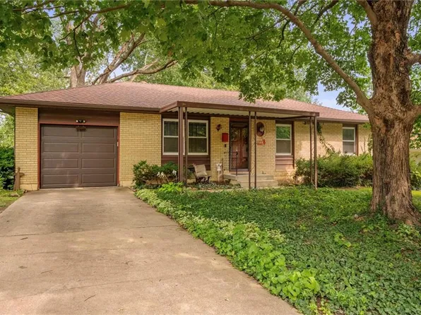3701 S Randall Dr, Independence, MO 64055