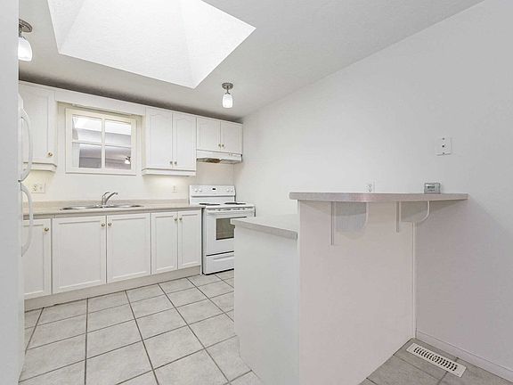 3rd image of 51 Boulder Cres