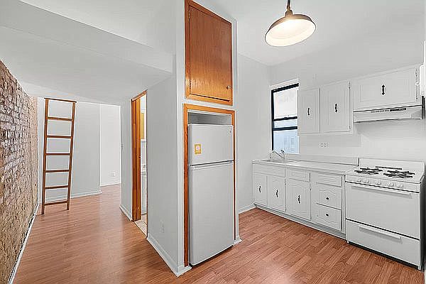 1st image of 619 E 5th St #25