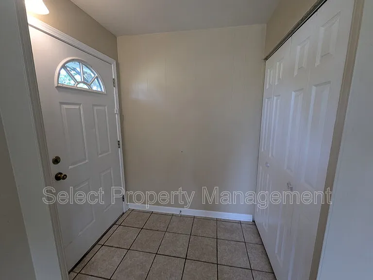 926 Houston Dr — Photo 3