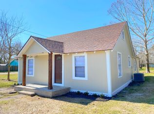 1001 N Valderas St, Angleton, TX 77515