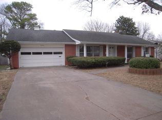 3040 S Greenbriar Ave, Springfield, MO 65804