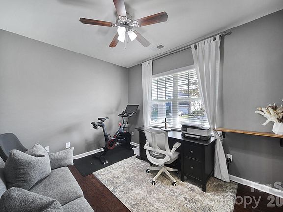5th image of 115 Lassen Ln