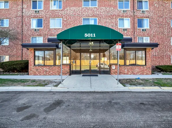 5011 Valley Ln APT 304, Streamwood, IL 60107