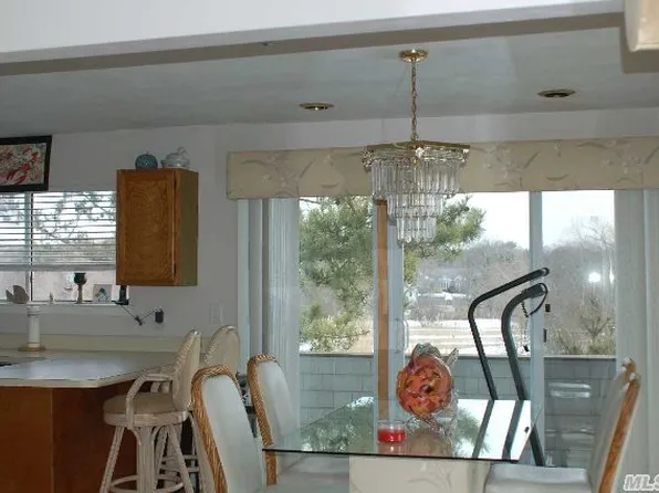 25 Pameeches Path, East Moriches, NY 11940