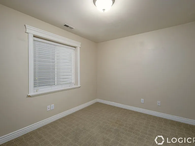 376 W Concord Pl — Photo 20