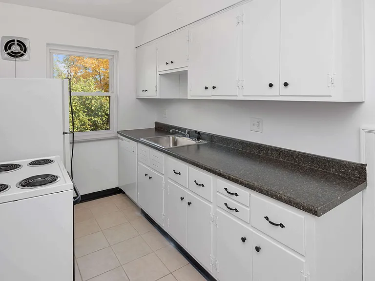 3830-3832 Ault Park Ave — Photo 7
