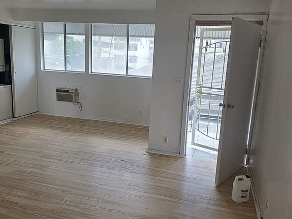 3rd image of 2446 Cleghorn St #2A